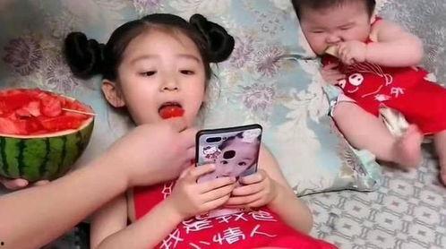 系统吃瓜女儿吸引女人,女儿魅力四射，揭秘如何吸引女人