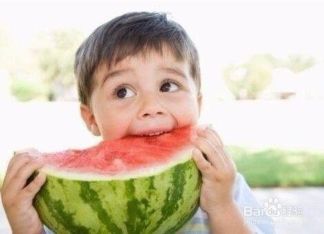 小孩吃瓜西瓜图片大全,宝宝欢乐吃瓜西瓜瞬间大盘点