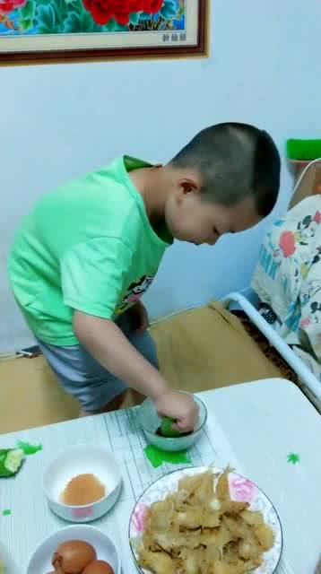 小孙子吃瓜,小孙子吃瓜趣事多