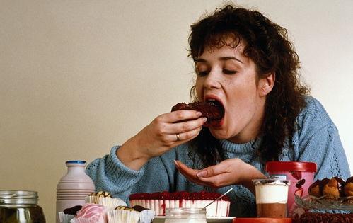 云兰吃瓜韩婧格打扑克,吃瓜打扑克，欢乐无限