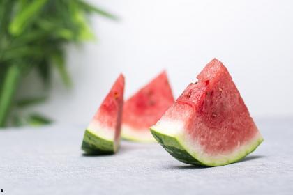 梦见吃烂了的瓜,瓜熟蒂落，烂瓜启示录