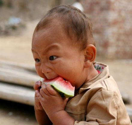 小耳朵吃瓜吃到自己,意外发现自己成瓜王