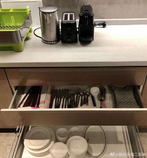 吃瓜宿舍拍照,镜头下的青春记忆