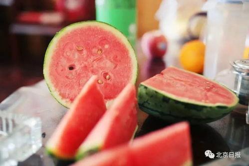 女士吃瓜,揭秘女性吃瓜背后的趣味与心理