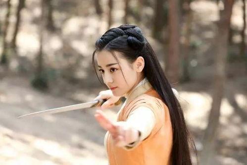 女扮男装吃瓜系统小说,穿越吃瓜系统的甜蜜冒险