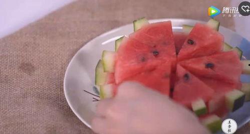 雪碧吃瓜,夏日清凉新风尚