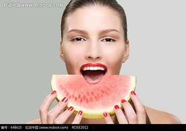 女生分享吃瓜照片,女生晒美食瞬间，快来一睹为快！”