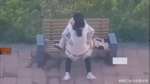 金乡吃瓜小情侣