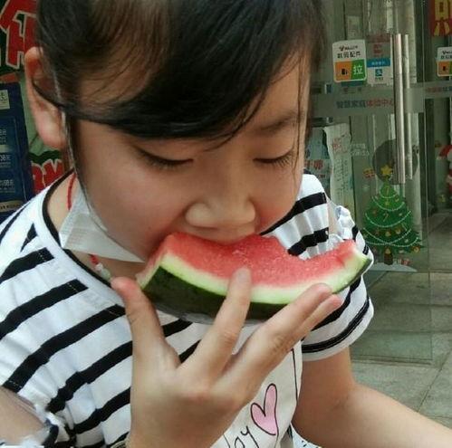 别当众吃瓜,揭秘网络舆论背后的真相与误区