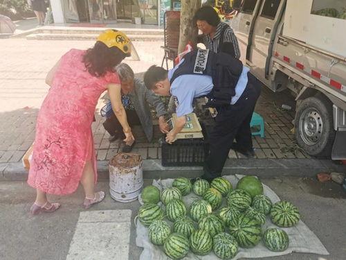 卖服装吃瓜,卖服装吃瓜的夏日风情