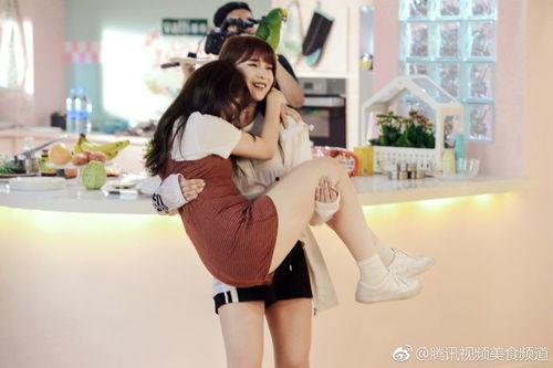 女团郑仁吃瓜,女团成员的瓜田奇遇记