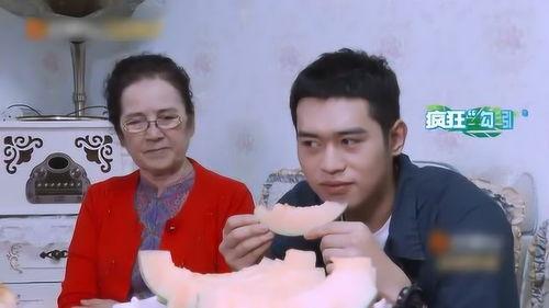 摄像老师吃瓜,揭秘摄像老师吃瓜背后的故事