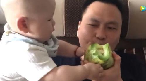 躺床上吃瓜,懒人吃瓜新风尚