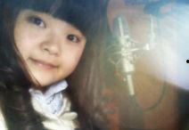 少女无语吃瓜图片